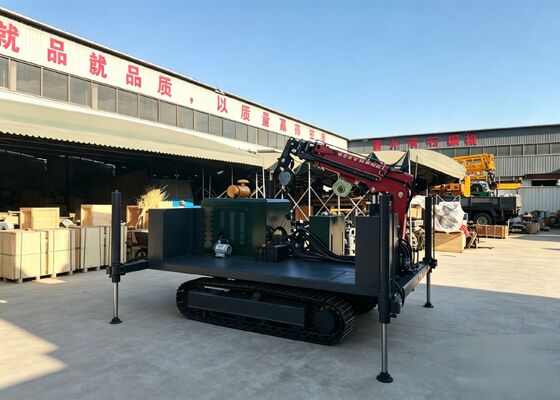 Multifunktioneel stalen kruiperbasis met gemonteerde telescopische kraan voor off-road engineering