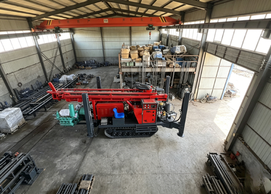 Voor de bouw van woestijnbouwwerkzaamheden: compacte crawlerboormachine met boorstangen/boorstuk